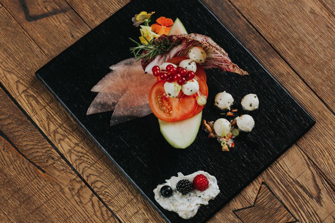 Ortner'S Resort Bad Füssing Extérieur photo A plate of cured and smoked reindeer
