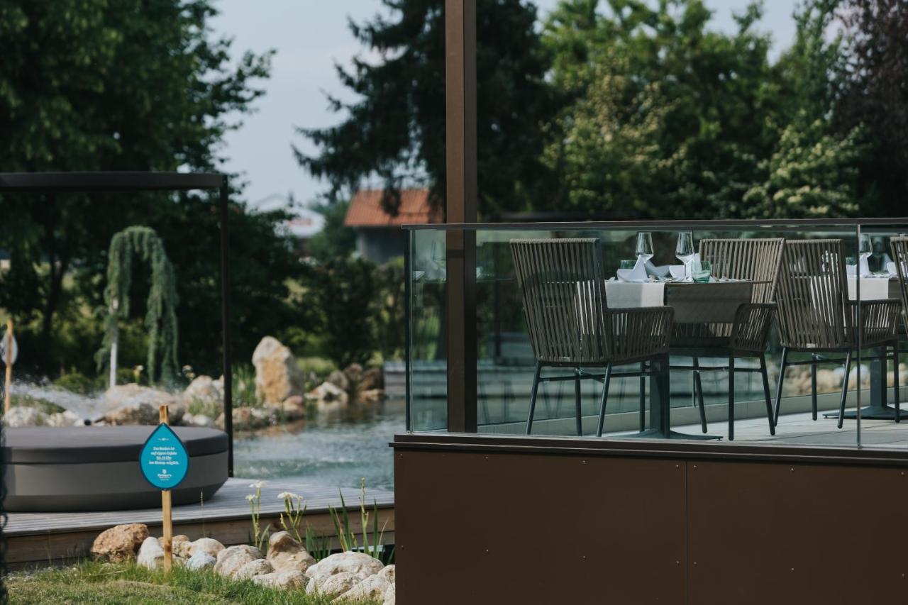 Ortner'S Resort Bad Füssing Extérieur photo A glass balustrade