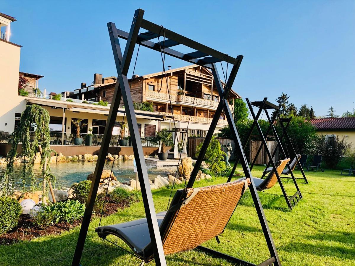 Ortner'S Resort Bad Füssing Extérieur photo A swing