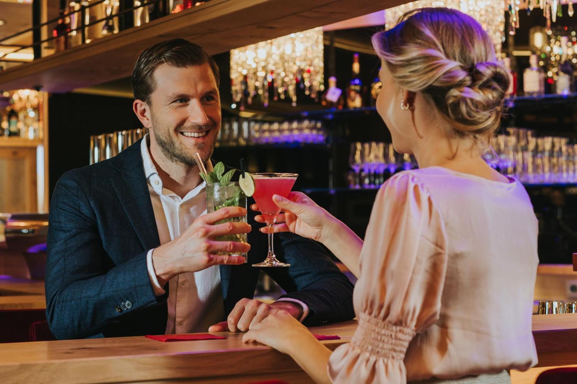 Ortner'S Resort Bad Füssing Extérieur photo A couple drinking cocktails